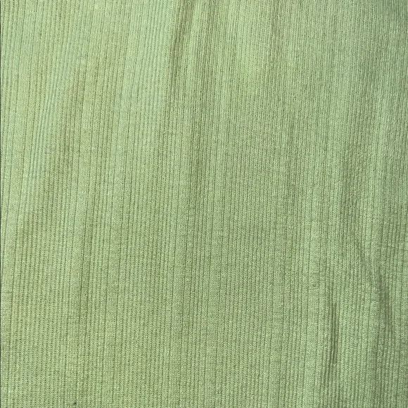 Hollister Women's Green Long Sleeve V-Neck Tee - Picture 4 of 5